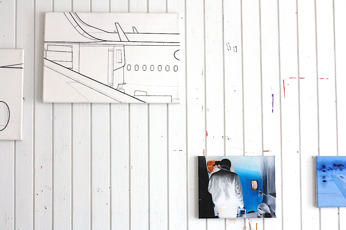 Art exhibition, REVERSED PASSENGER - 34 x 28. An original painting by artist Rafael Guerrero Céspedes. art online, art online, talented artists, airplanes, airports, trains, people, luggage, photography, photos