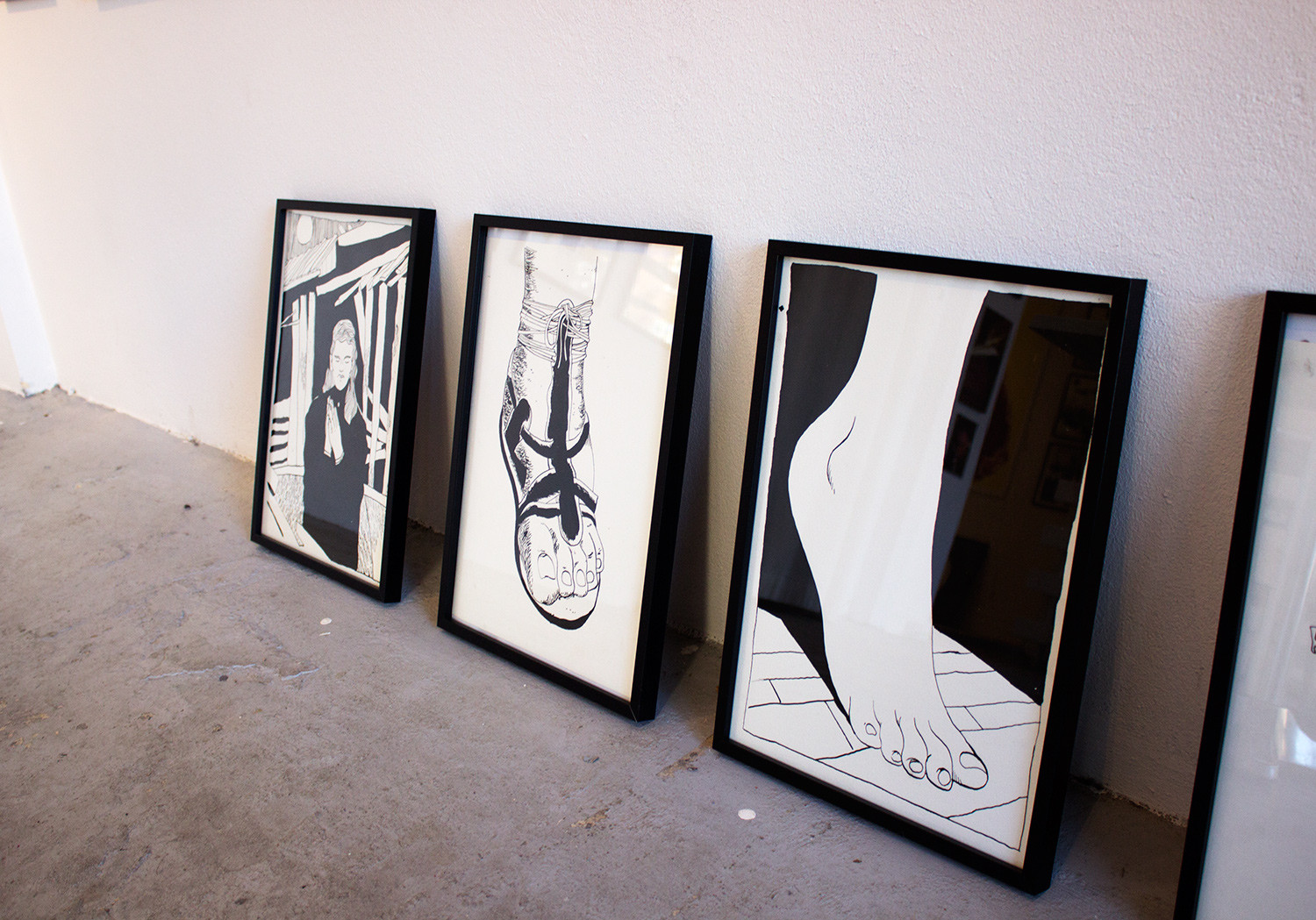 Original drawing by Halfdan Pisket. Framed in a classic black wooden frame with glass. Beauton Art Gallery - Paintings, drawings and illustraions. foot logo gladiator strong and expressive art illustrations and drawings, talented Danish illustrator, cartoonist