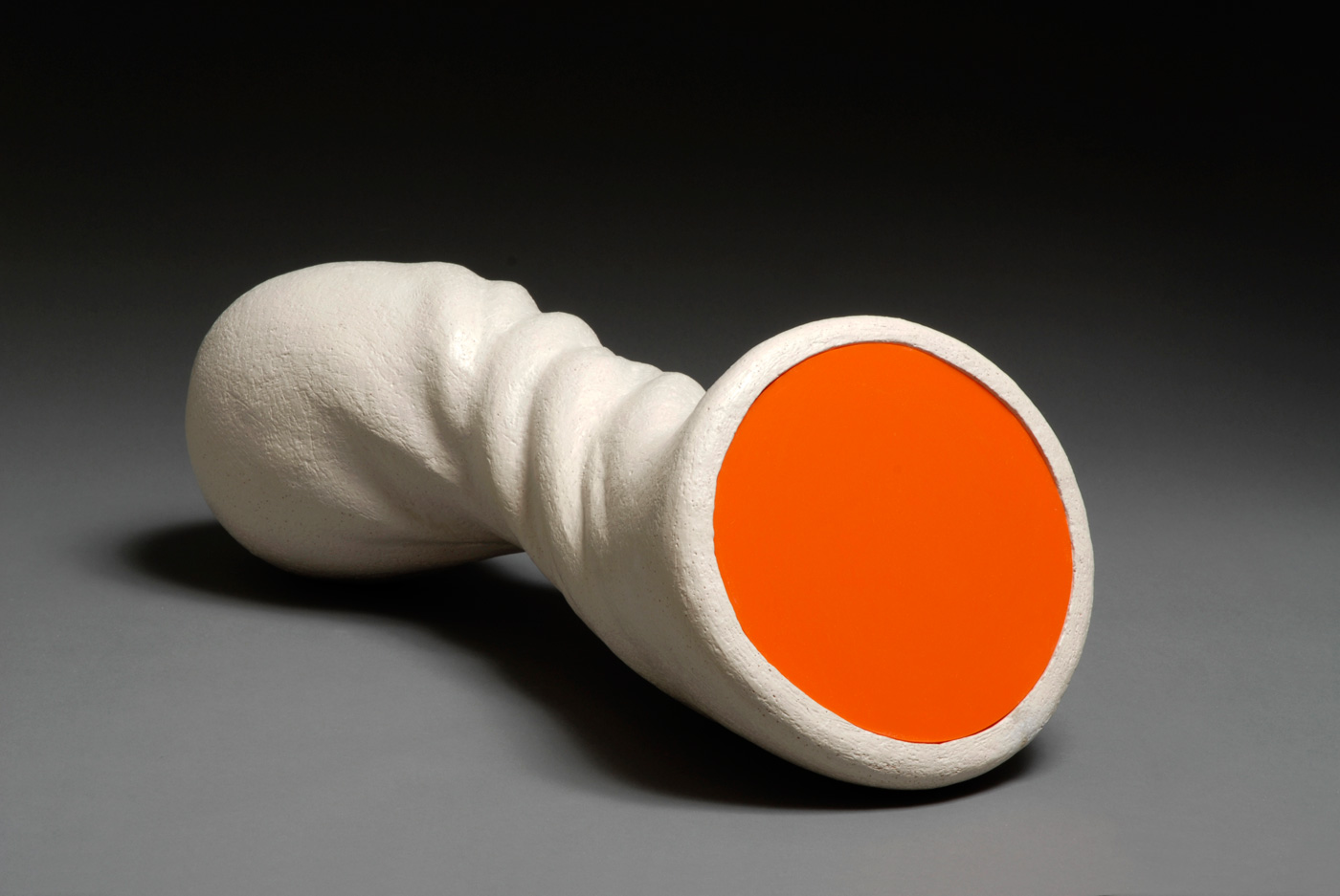 Lollop - Serie, breaking the mould. En skulptur af Lærke Langballe Orange, organic shapes, round, beautiful sculptures, interesting art sculpture, best sculptors, modern online art