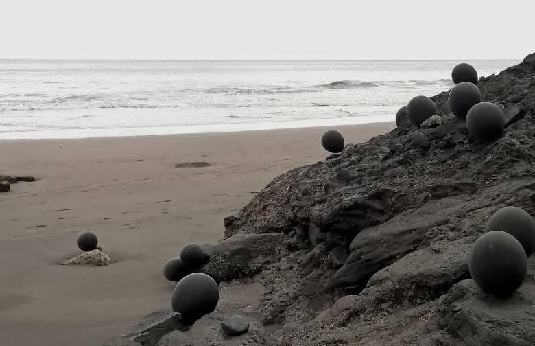 site specific art installation by artist Anna Uscinska de Rojas, Beauton Art Gallery exhibition, interactive art installation, artist, gallery,