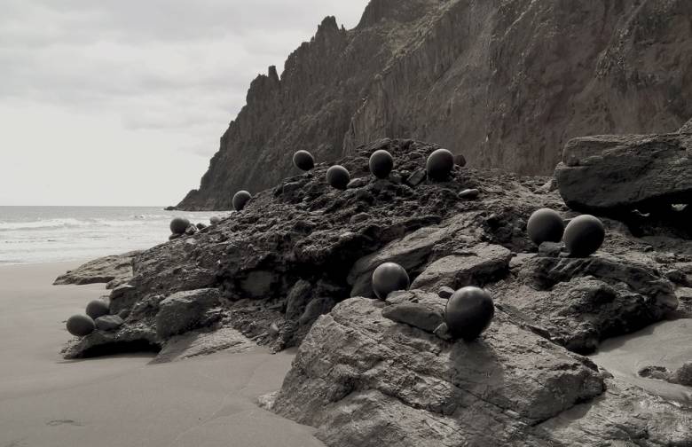 site specific art installation by artist Anna Uscinska de Rojas, Beauton Art Gallery exhibition, interactive art installation, artist, gallery,